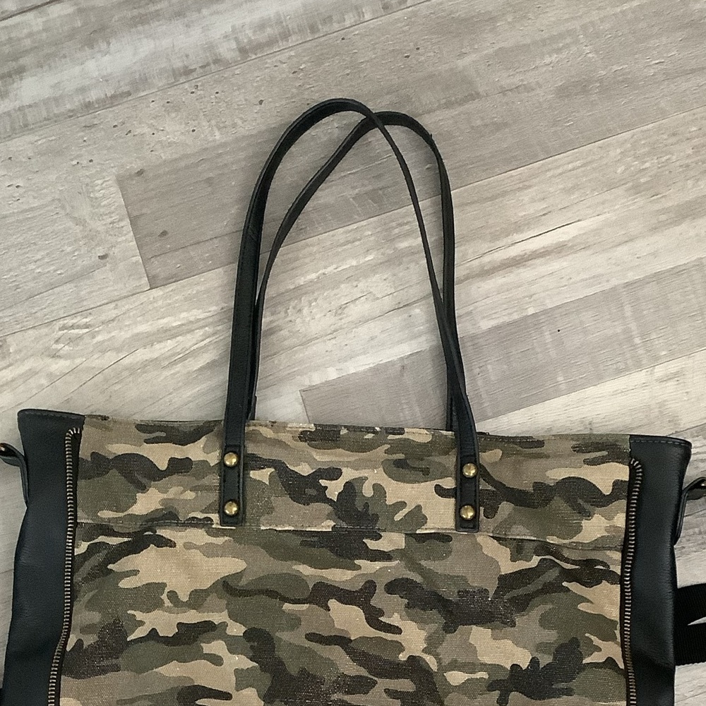 Madden Girl Large Camouflage Black Faux Leather Tote Crossbody Handbag🌻 - Picture 4 of 4
